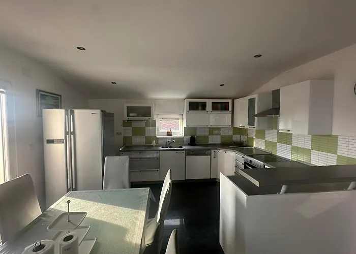 דירה Meri שיבניק