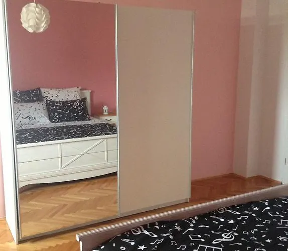 דירה Meri שיבניק